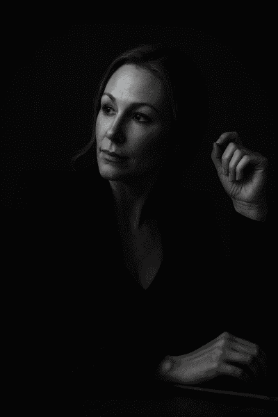 Retrato dramático en blanco y negro